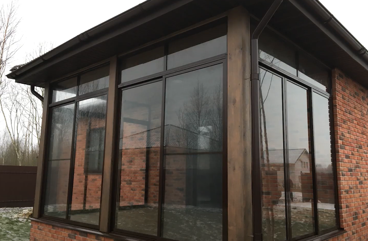 Холодное остекление небольшой беседки